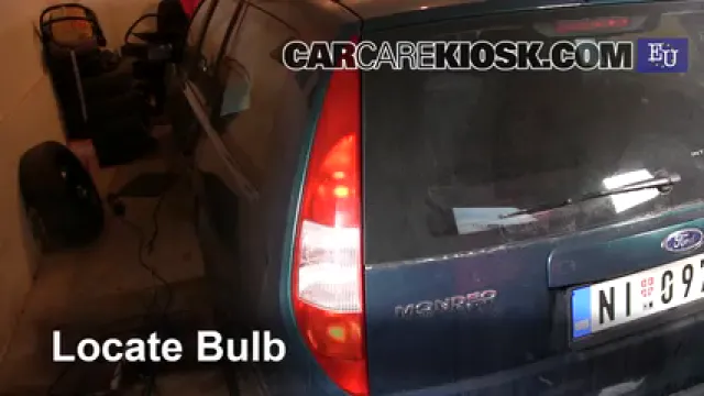 2002 Ford Mondeo Estate LX 2.0L 4 Cyl. Lights Turn Signal - Rear (replace bulb)